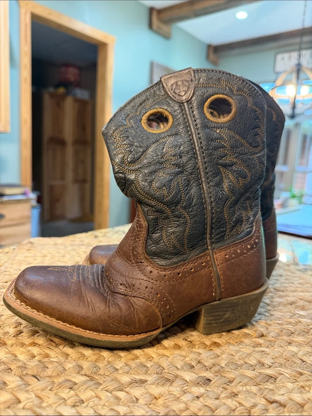4LR Ariat Boys Boots Size 12